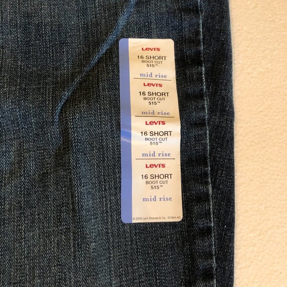 LEVI’s Designed with a laid-back, easy fit midrise. 515 NWT - Picture 7 of 11